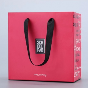 China Manufacturer Bespoke Luxury Printed Paper Bags